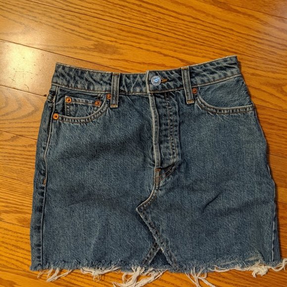 Re/Done Levi's Mini skirt in the colour "90's" -  25 - Picture 4 of 9